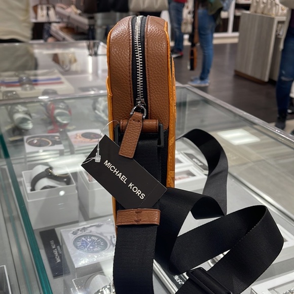 Michael Kors Kent Flight Bag Crossbody Honey Comb - Picture 6 of 16